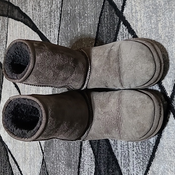 UGG AUSTRALIA CLASSIC SHORT BROWN LEATHER SHEEPSKIN BOOTS PRICE FIRM - Picture 2 of 13